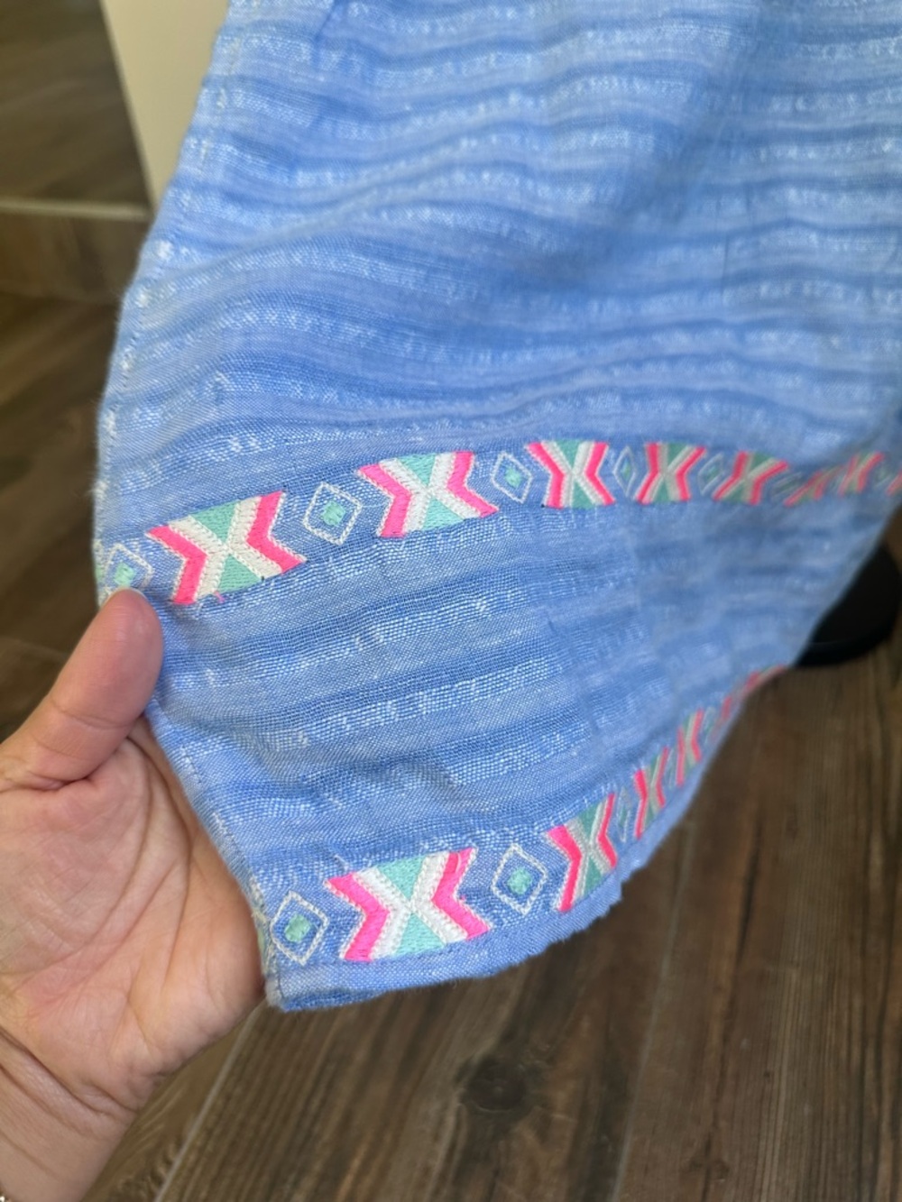 Vineyard Vines Blue 100% Linen with Aztec Print - Picture 4 of 10